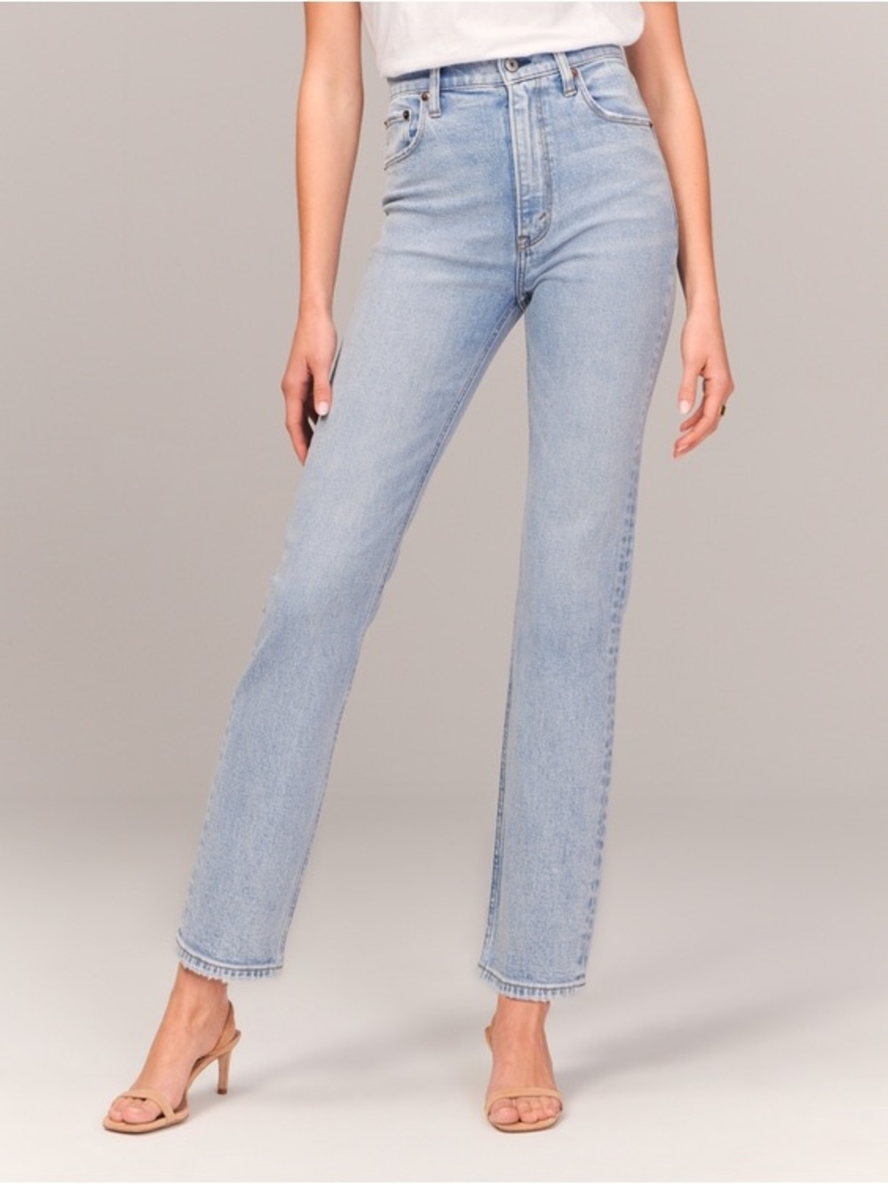 Abercrombie & Fitch Ultra High Rise Ankle Straight Light Blue Jean. Size 32